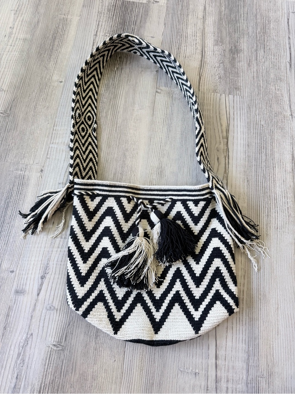 Black & White Chevron Crochet Shoulder Bag Wayuu